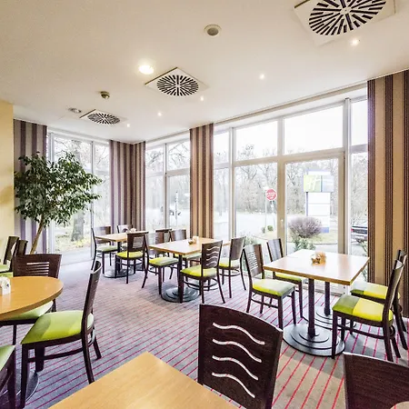 Otel Express Frankfurt Airport By Ihg 3*