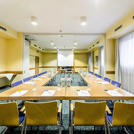 Otel Express Frankfurt Airport By Ihg 3*