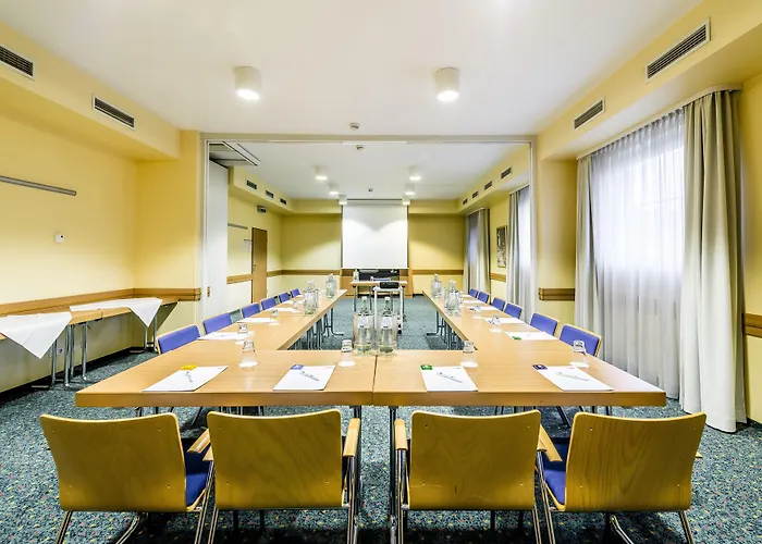 Hotel Express Frankfurt Airport By Ihg 3*