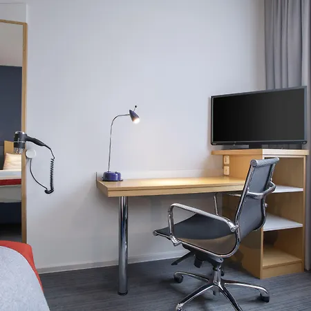 Hotel Express Frankfurt Airport By Ihg 3*