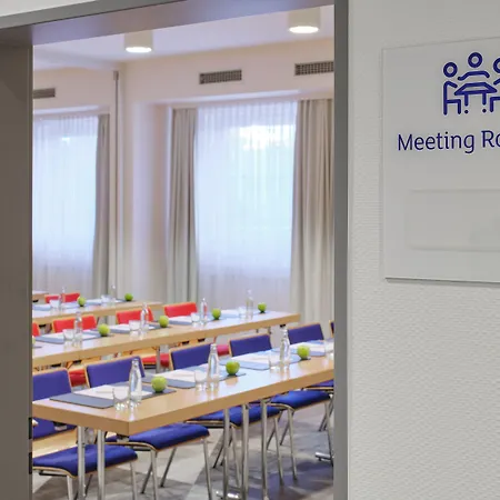 Hotel Express Frankfurt Airport By Ihg 3*