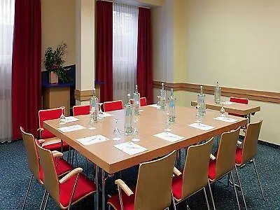 Hotel Express Frankfurt Airport By Ihg 3*