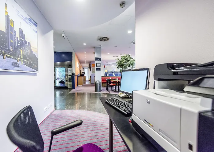Express Frankfurt Airport By Ihg Hotel 3*