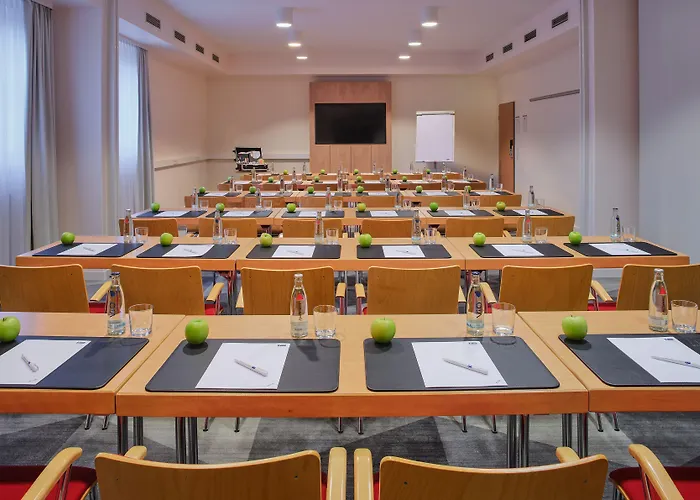 Hotel Express Frankfurt Airport By Ihg 3*