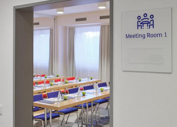 Hotel Express Frankfurt Airport By Ihg 3*